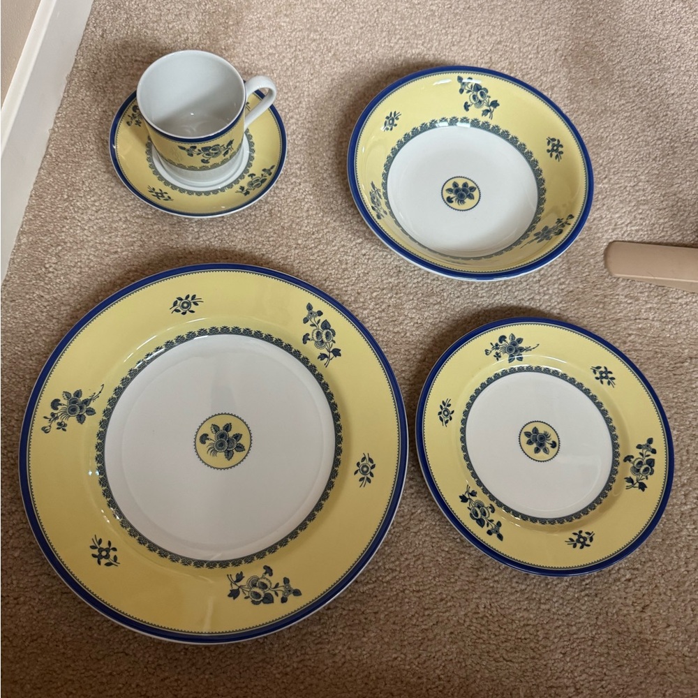 Spode Albany Yellow and Blue Floral Dinnerware Set